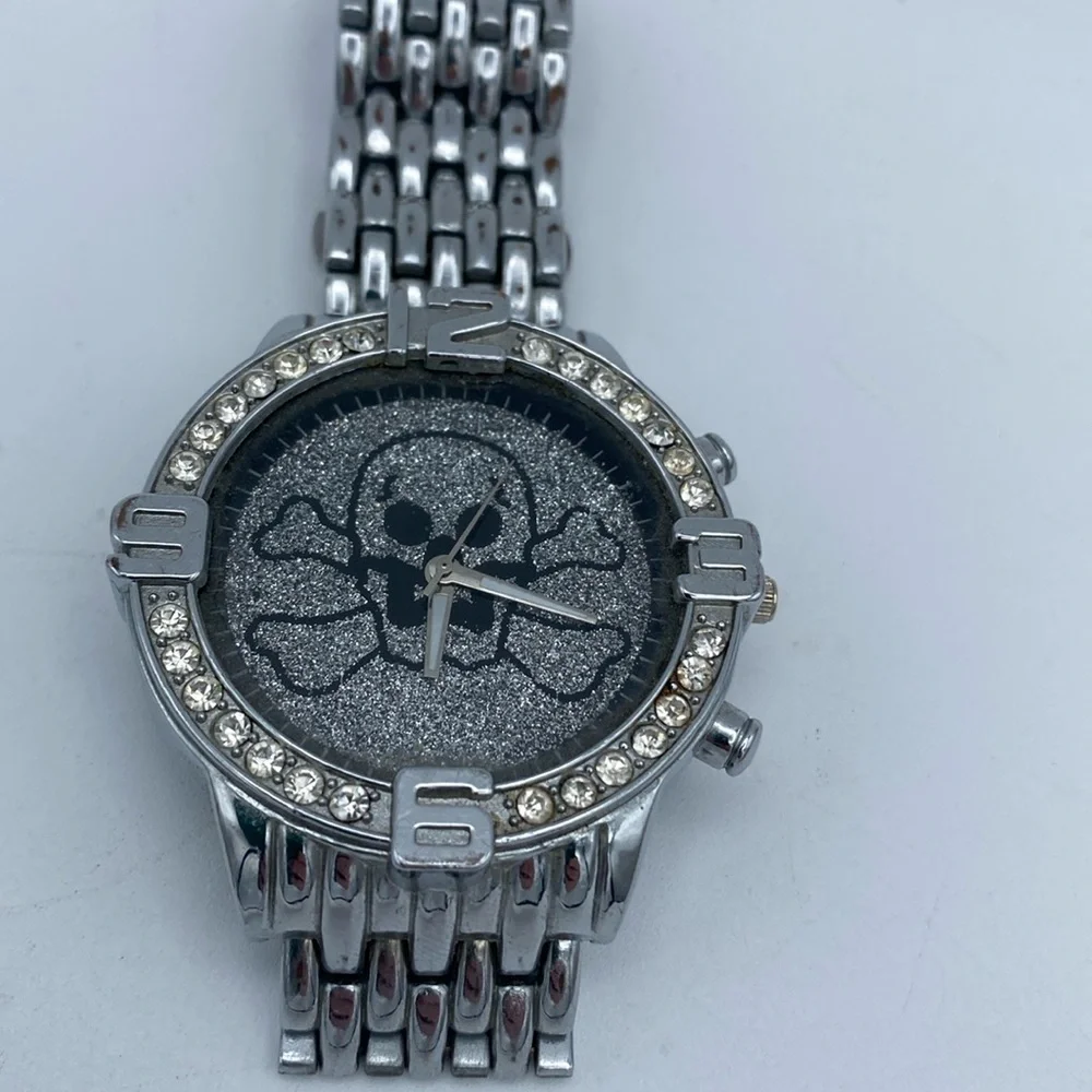 Men’s skull & crossbones bling large face wristwatch stainless steel back& band